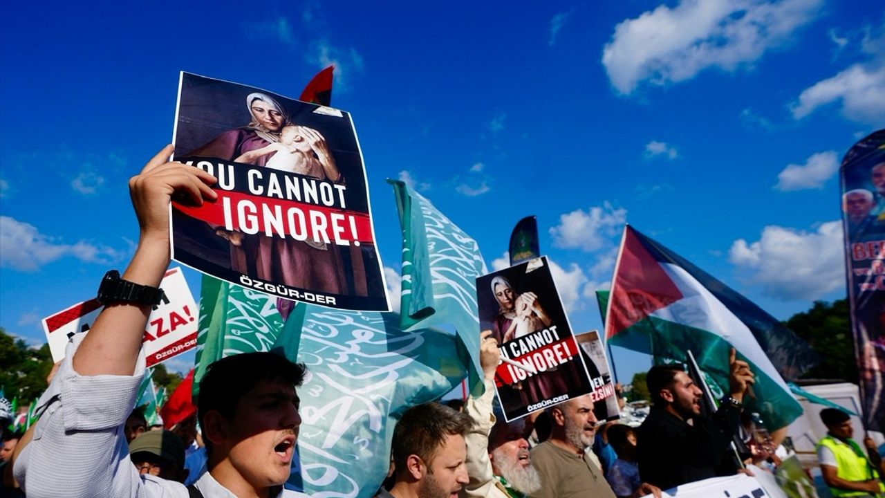 İsrail'in Filistin'e Yönelik Saldırıları Protesto Edildi