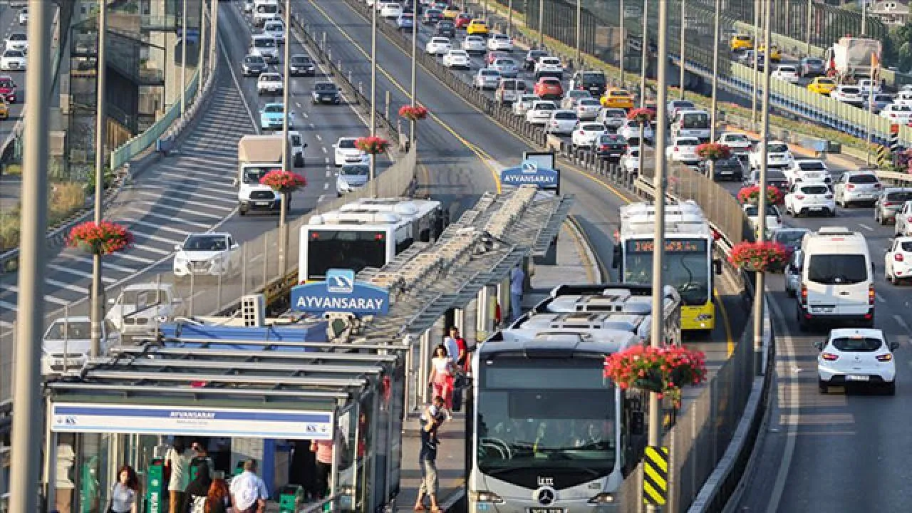 İstanbul, Ankara ve İzmirliler dikkat: 07.00'dan 23.59'a kadar ulaşım bedava kararı alındı