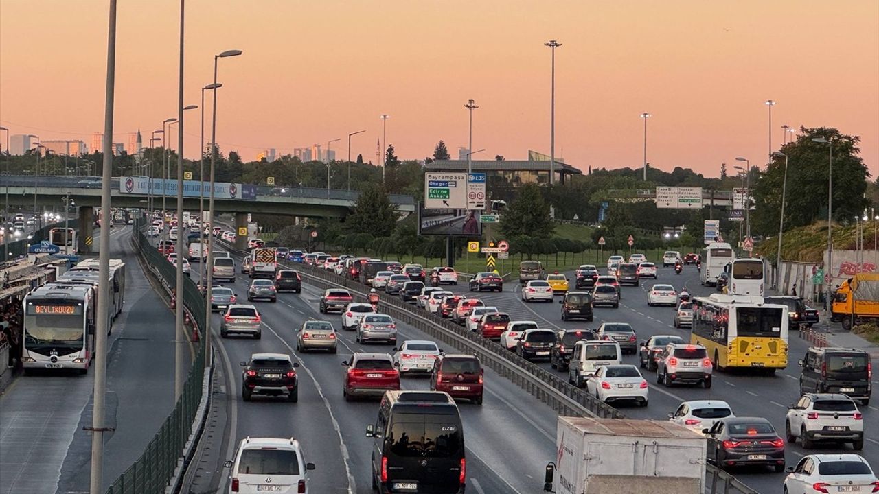 İstanbul'da Akşam Saatlerinde Trafik Yoğunluğu