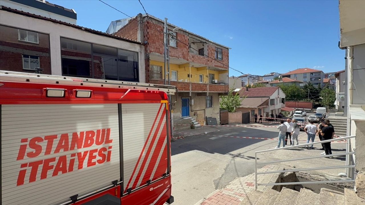 İstanbul'da Çökme Riski Nedeniyle Bina Tahliye Edildi