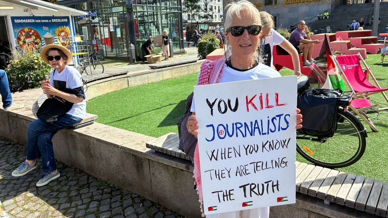 İsveç'te Gazetecilerin Gazze Protestosu