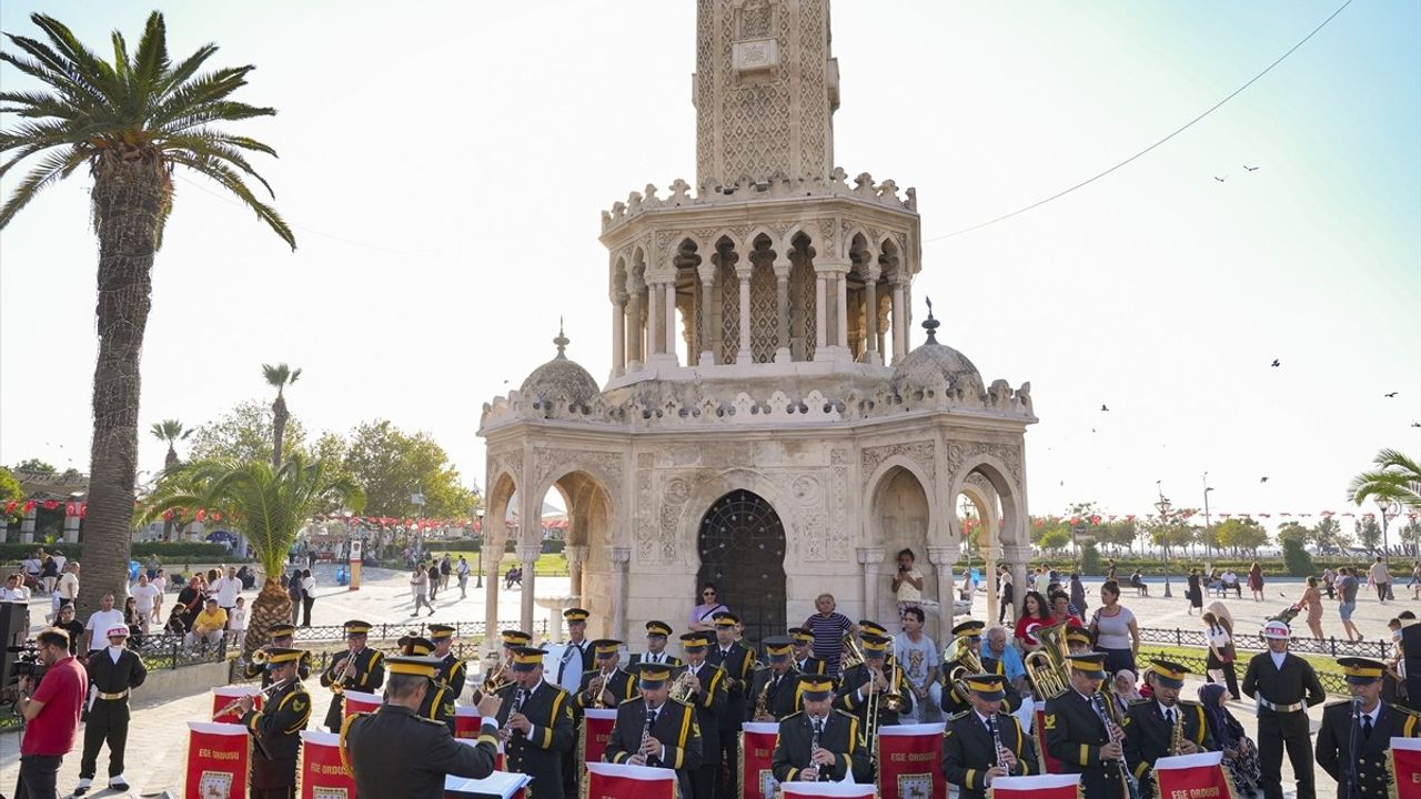İzmir'de 30 Ağustos Zafer Bayramı Coşkuyla Kutlandı