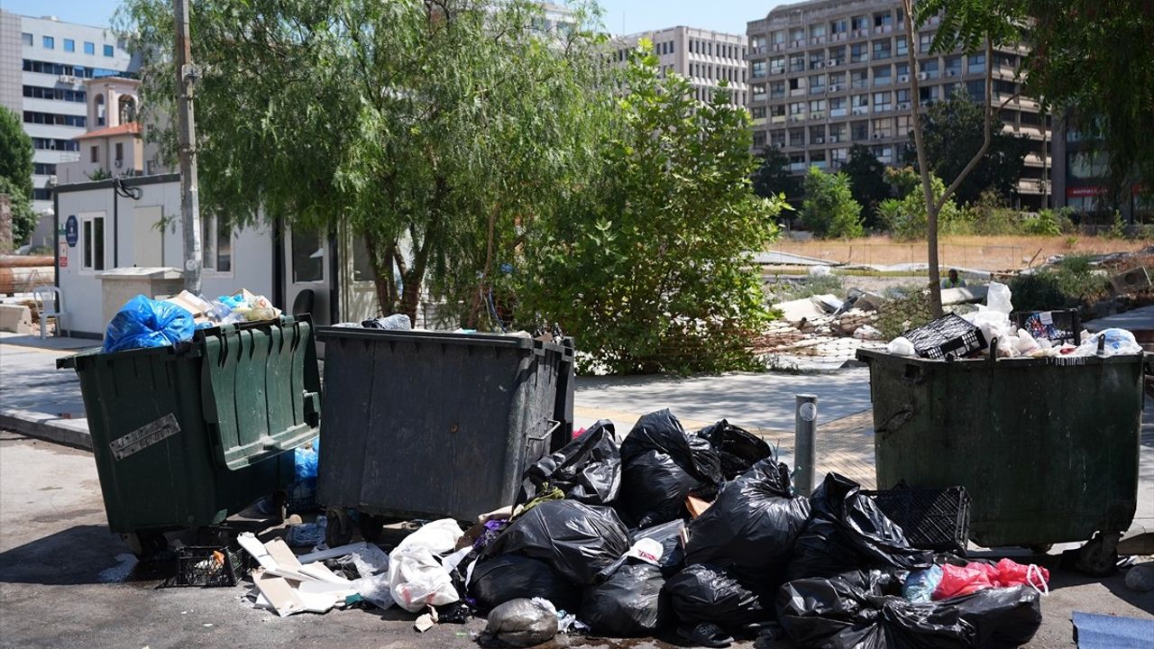 İzmir'de Çöp Krizi: Çağrı Yükseliyor