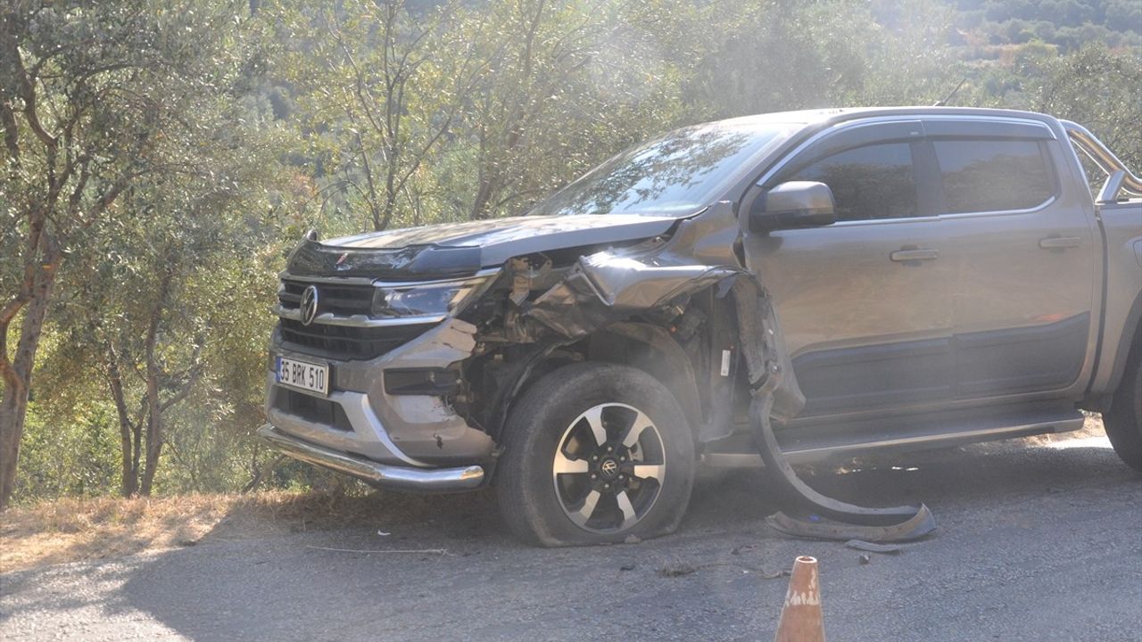 İzmir'de Motosiklet ve Pikap Kaza Yaptı: 1 Ölü, 1 Yaralı
