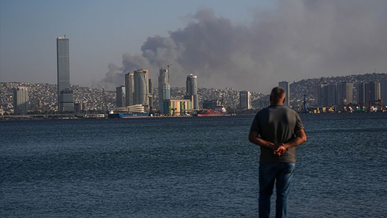 İzmir'de Orman Yangınına Müdahale