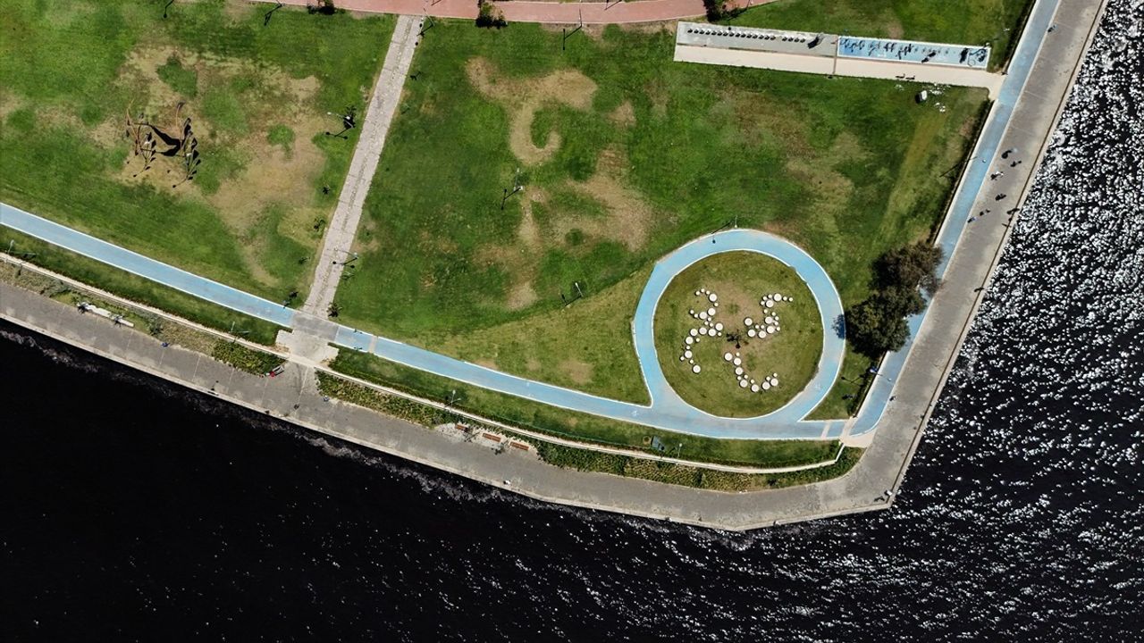 İzmir Sıcak Havalara Teslim
