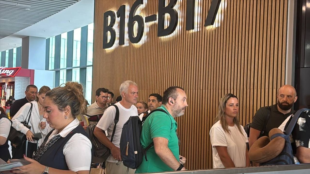Jose Mourinho İstanbul'dan Ayrıldı