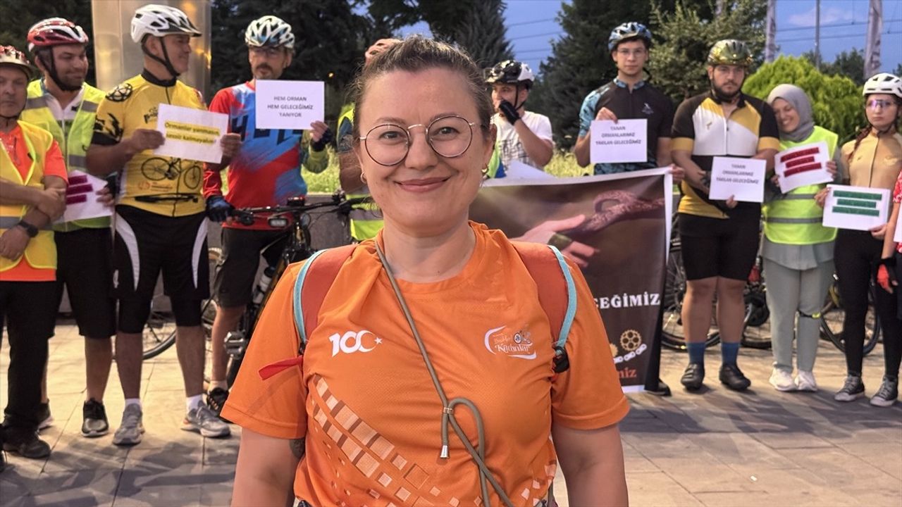 Kadınlar Orman Yangınlarına Dikkat Çekmek İçin Pedal Çevirdi