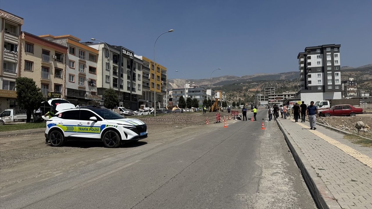 Kahramanmaraş'ta Motosiklet Kazası: İş Makinesi Altında Kaldı