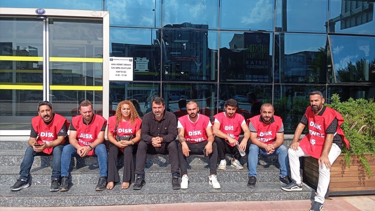 Karabağlar Belediyesi İşçileri Alacakları İçin Eylem Düzenledi