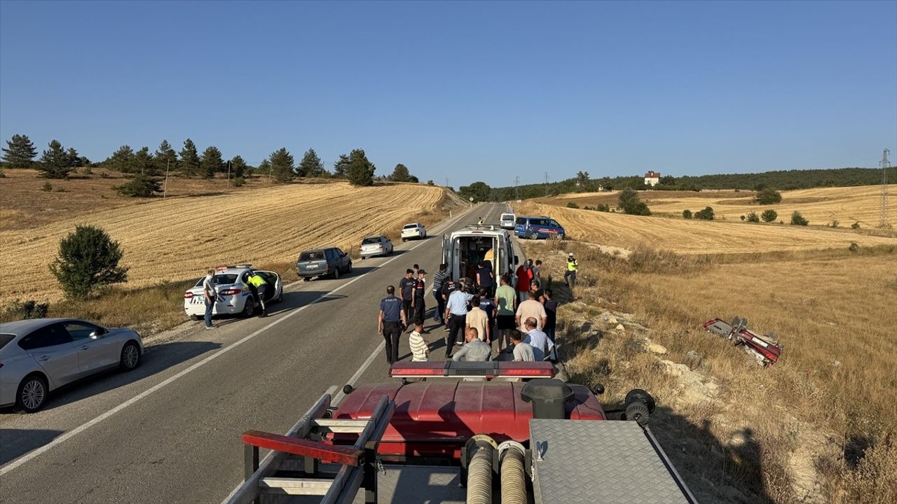 Karabük'te Tarlaya Devrilen Araçta 5 Yaralı