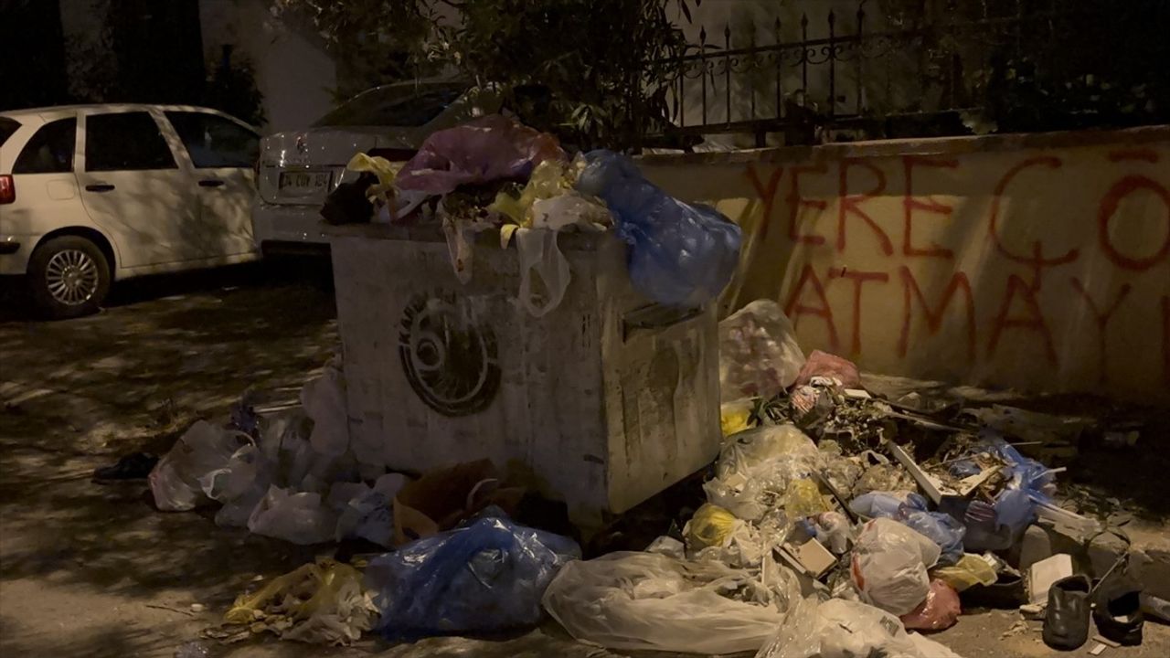 Kartal'daki Temizlik İşçileri Eksik Ödeme Nedeniyle Grevde