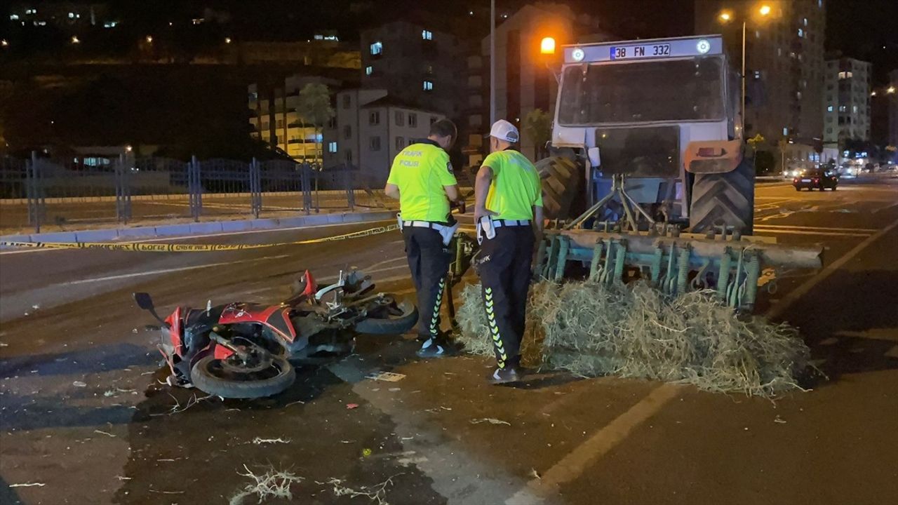 Kayseri'de Motosiklet-Traktör Kazası: Bir Kişi Hayatını Kaybetti