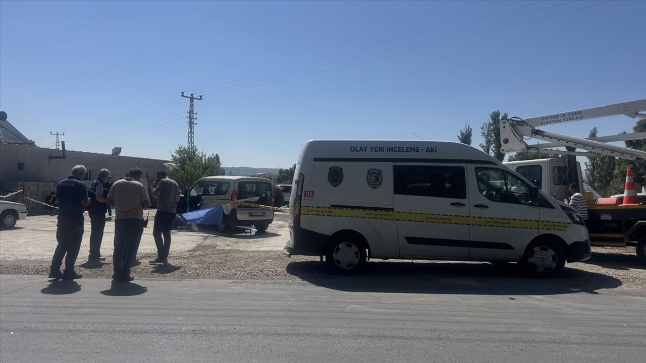 Kayseri'de Trafik Kazası: 1,5 Yaşındaki Çocuk Hayatını Kaybetti