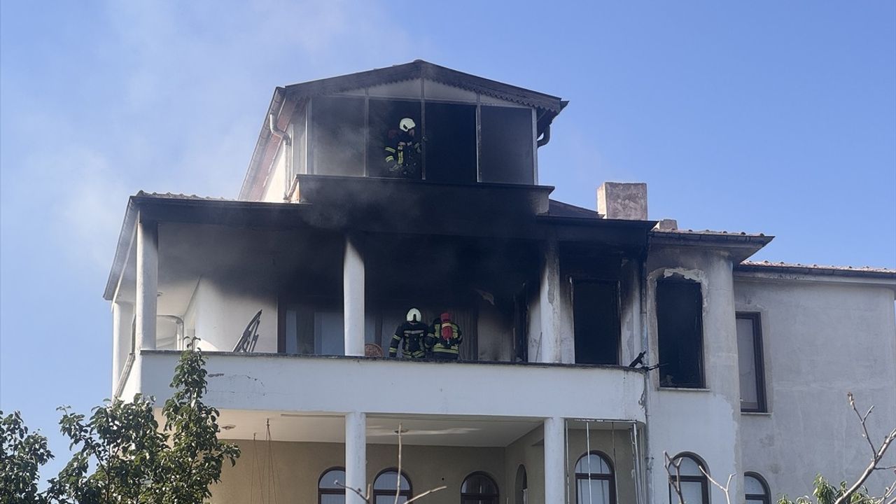 Kayseri'de Villa Yangını: İtfaiye Ekipleri Olayı Kontrol Altına Aldı