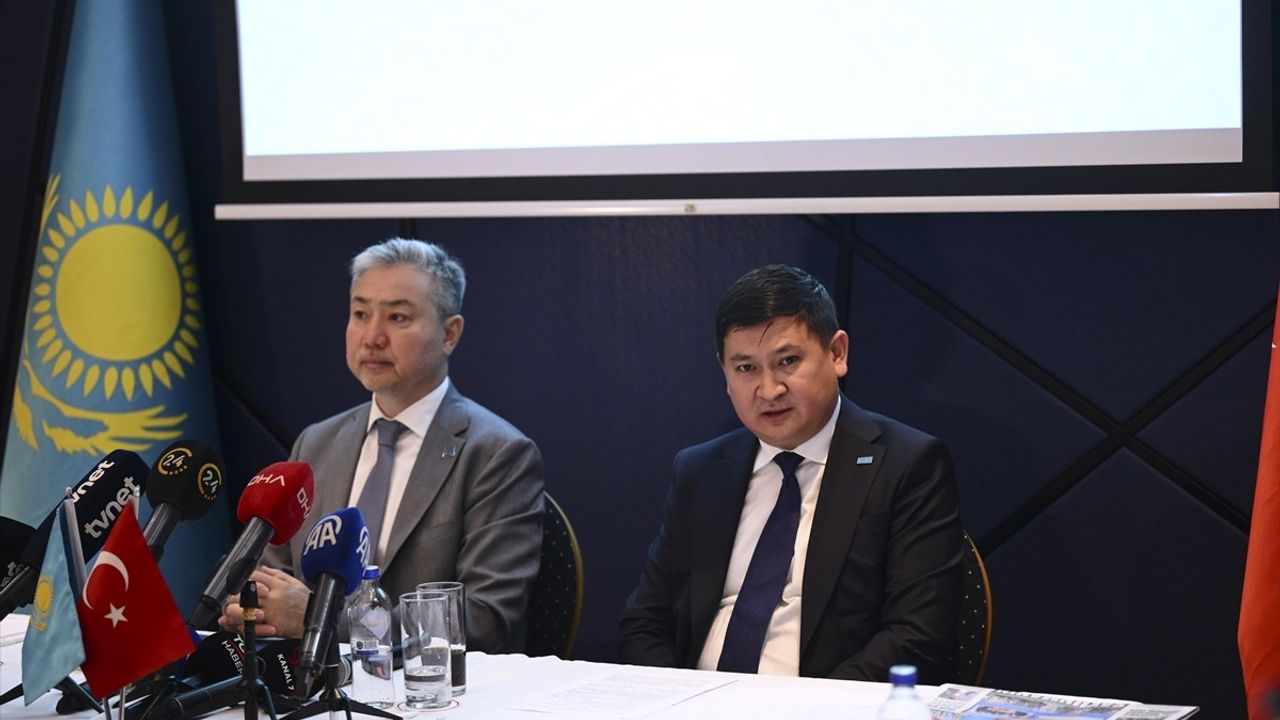 Kazakistan Büyükelçisi Sapiyev ve Başkonsolos Amankul'dan Basın Buluşması