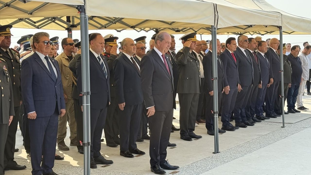 Kıbrıs Türkleri 51 Yıl Önceki Katliamda Şehit Olanları Anıyor