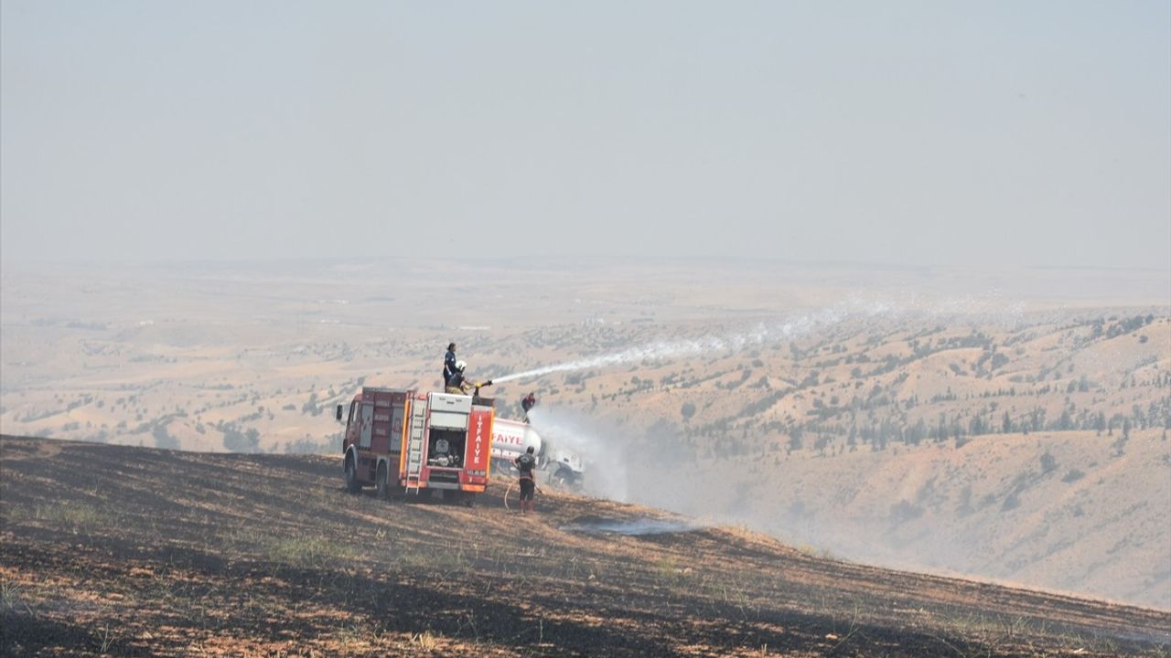 Kırıkkale'de Tarlada Çıkan Yangın Kontrol Altına Alındı
