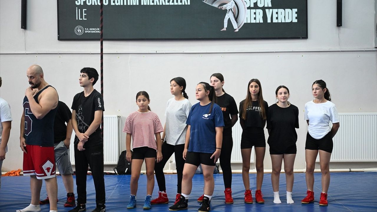 KKTC'li Kadın Güreşçilere Türkiye'den Destek