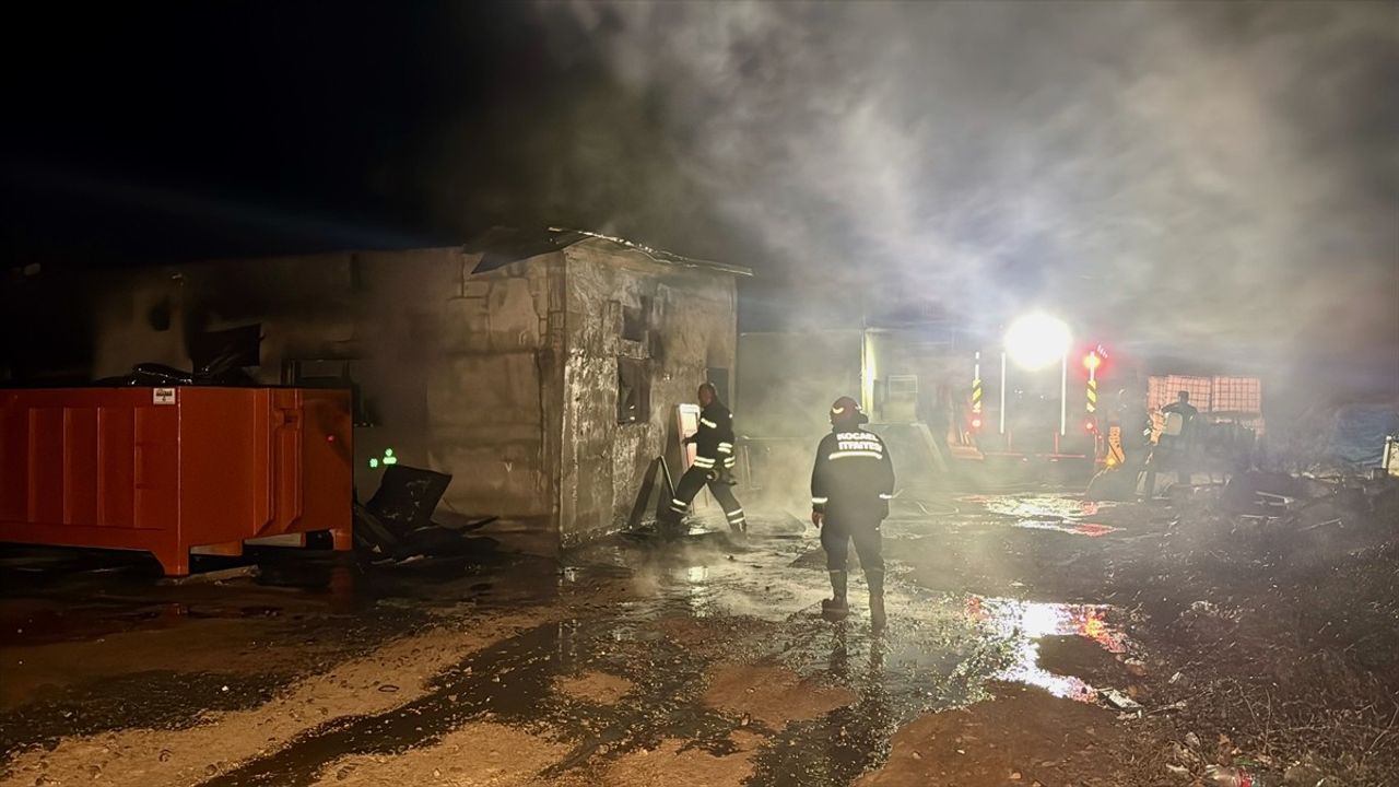 Kocaeli'de Mermerit Tezgah Atölyesinde Yangın Çıktı