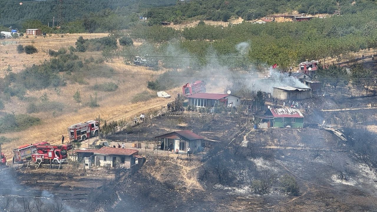 Kocaeli'de Otluk Alanda Yangın Kontrol Altına Alındı