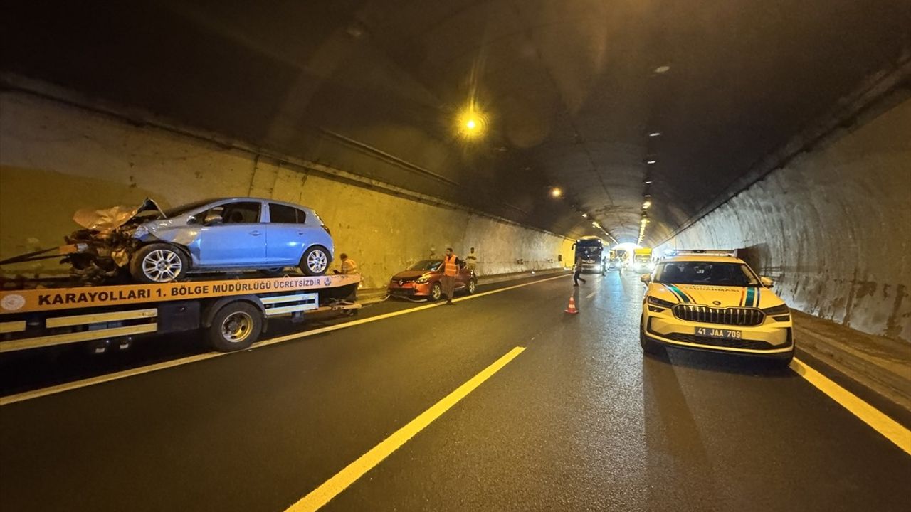 Kocaeli'de Zincirleme Trafik Kazası: 5 Yaralı