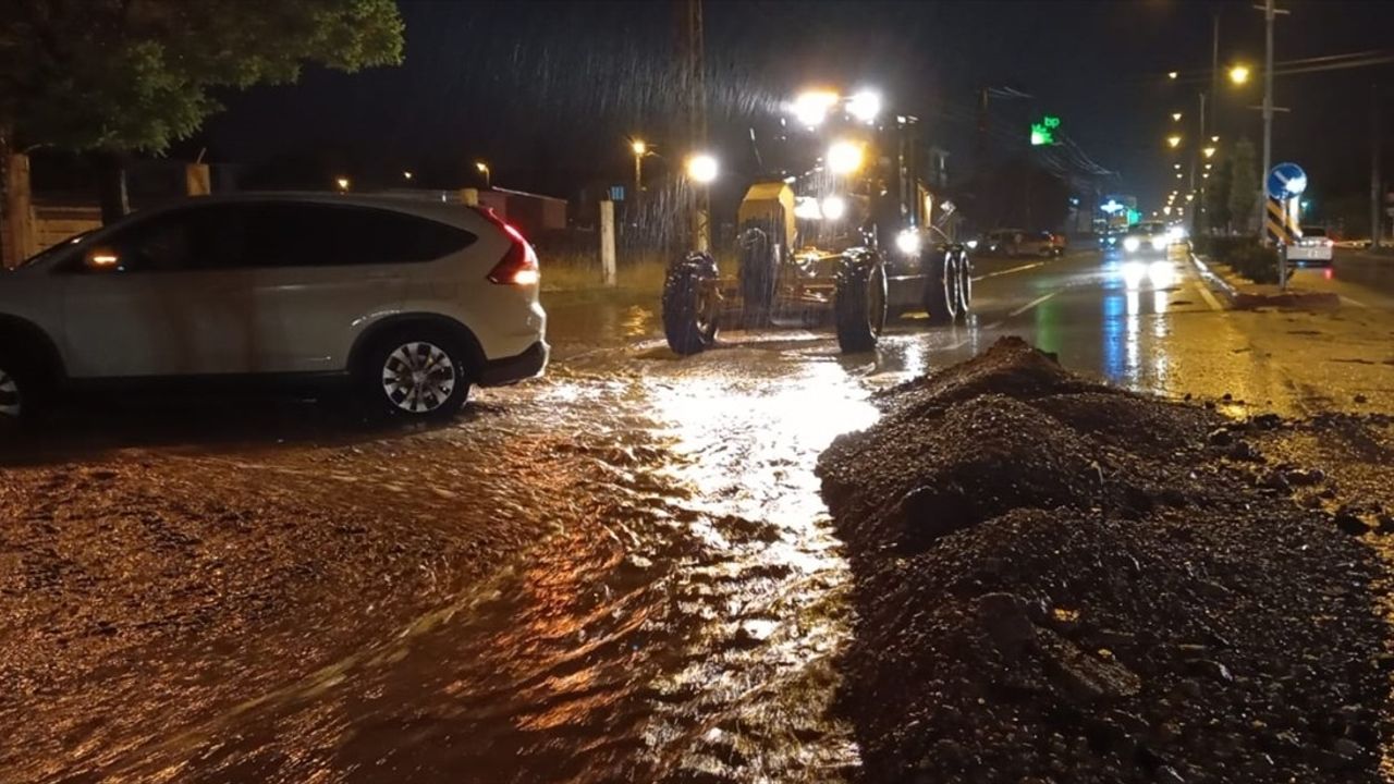 Konya'da Sağanak Yağış Sel Felaketine Dönüştü