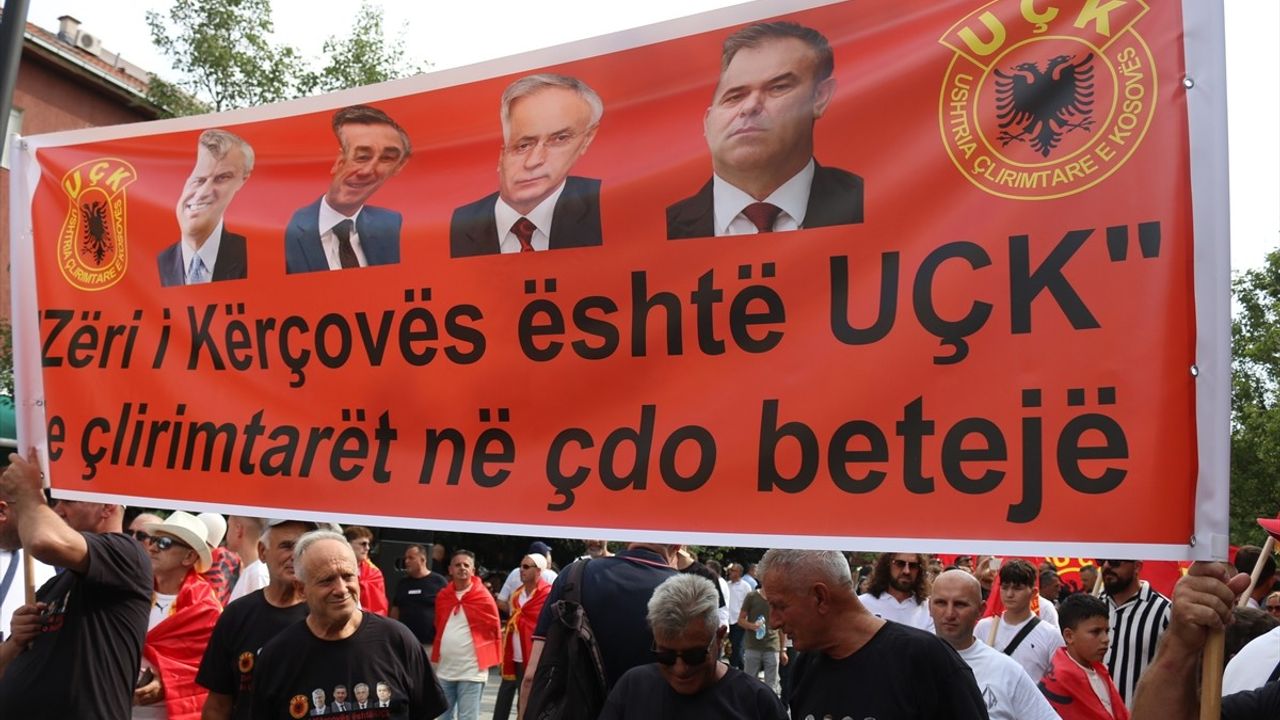 Kosova'da Eski UÇK Komutanlarına Destek Gösterisi