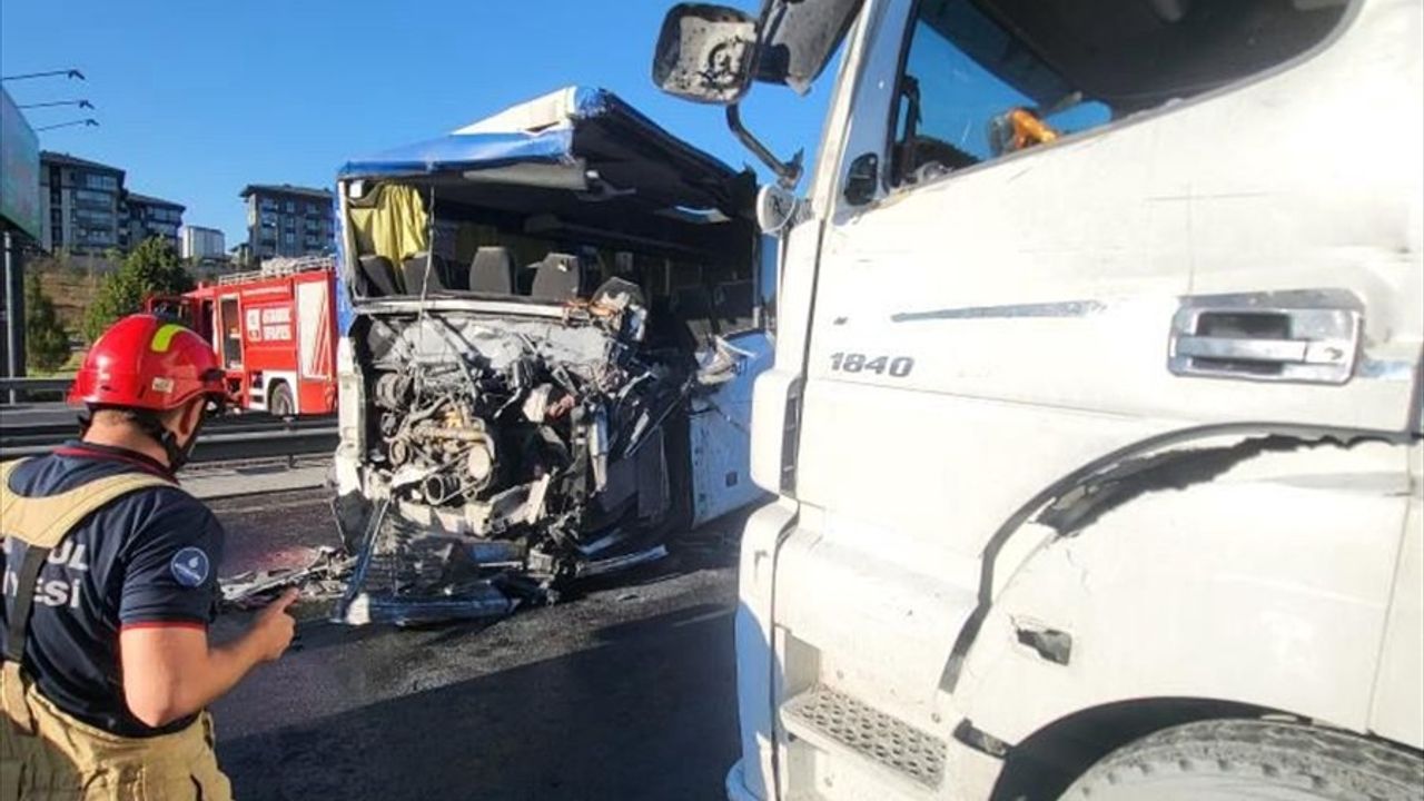 Küçükçekmece'de Zincirleme Trafik Kazası: 1 Ölü
