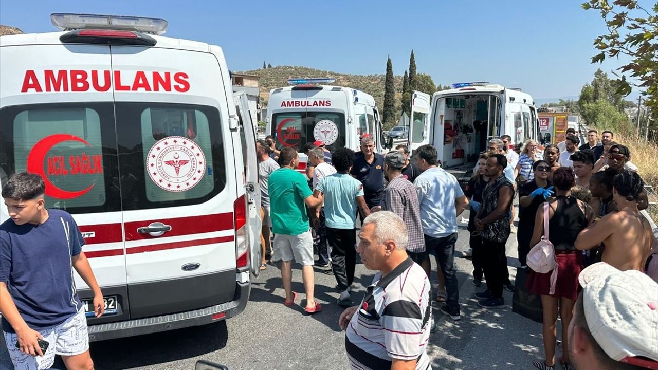 Kuşadası'nda Tur Minibüsü Devrildi: 7 Yaralı