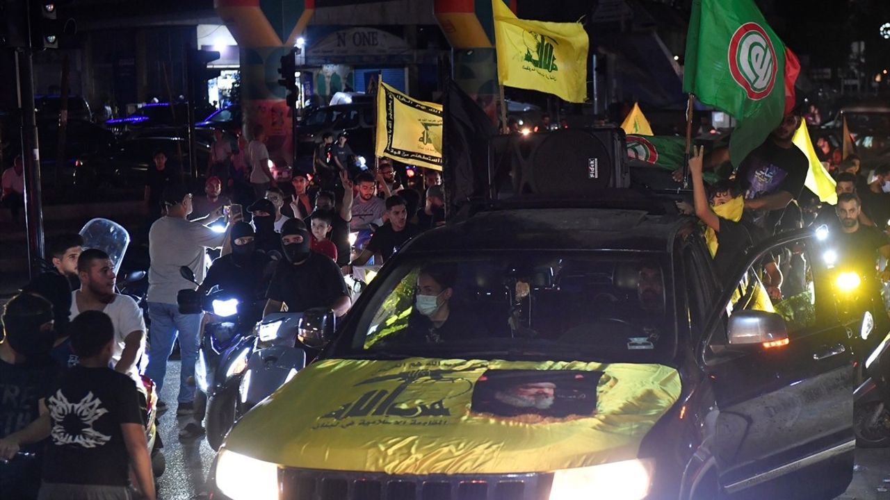 Lübnan'da Hizbullah Destekçileri Silah Toplama Kararına Dikkat Çekti