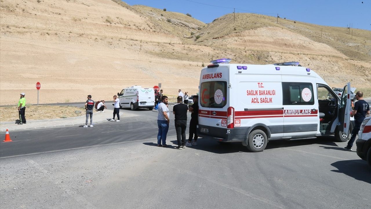 Malatya'da Feci Kaza: 1 Ölü, 4 Yaralı