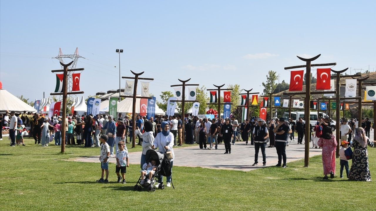 Malazgirt Zaferi'nin 954. Yıl Dönümü Ahlat'ta Coşkuyla Kutlandı