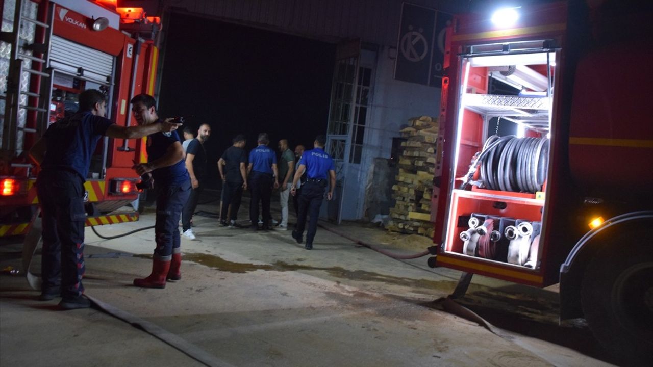 Manisa'da Kereste Fabrikasında Yangın Kontrol Altına Alındı