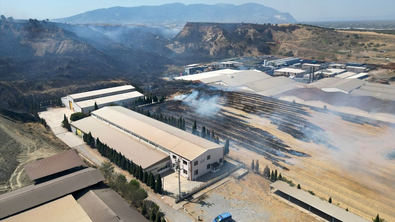 Manisa'da Yangın Kontrol Altına Alındı