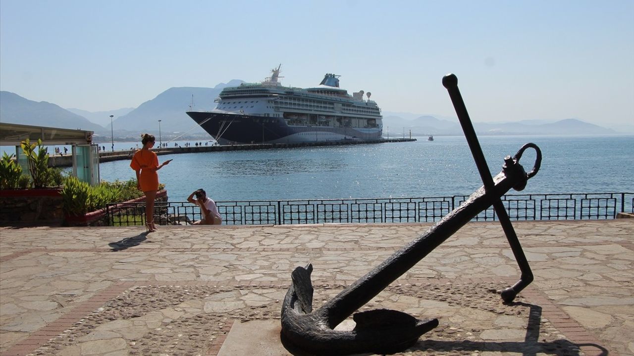 Marella Discovery 2 Alanya'ya Geldi