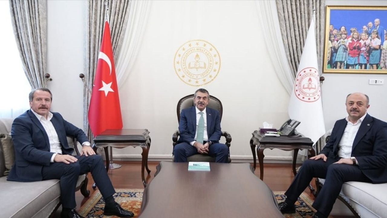 Memur-Sen Genel Başkanı Yalçın, Milli Eğitim Bakanı Tekin'i Ziyaret Etti