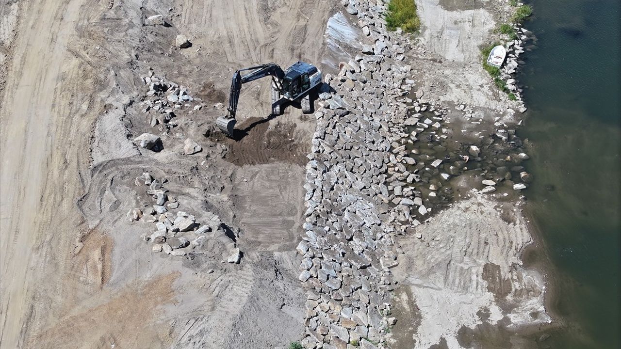 Meriç Nehri Kıyısında Taşkın Önleyici Set Güçlendirme Çalışmaları Başladı