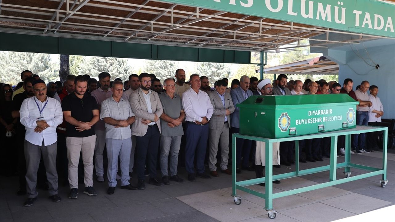 Mersin'deki Trafik Kazasında Hayatını Kaybeden Çocuğun Cenazesi Defnedildi