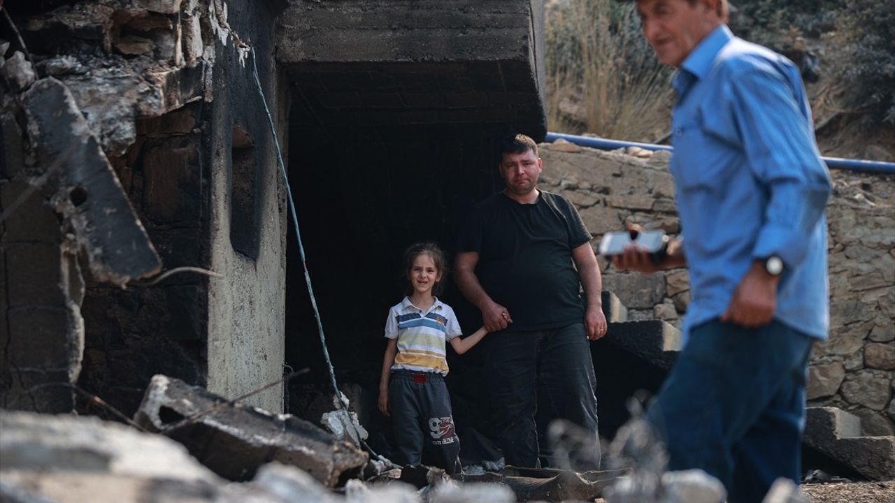 Mersin'in Silifke ilçesinde yangınla mücadele devam ediyor