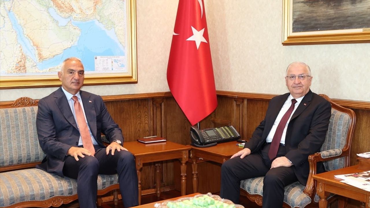 Milli Savunma ve Kültür Bakanları Bir Araya Geldi