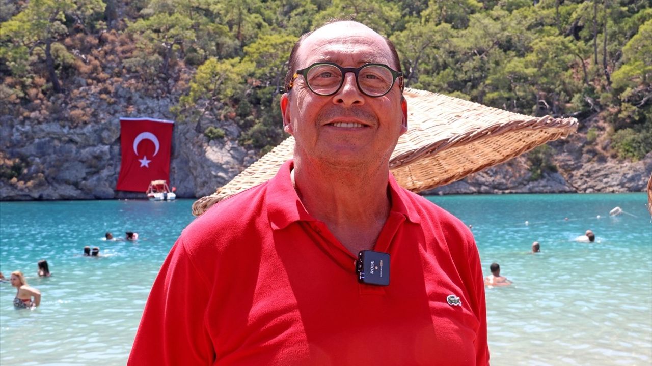 Muğla'da Zafer Bayramı Coşkusu: JAK Timi Türk Bayrağı Aşkla Dalgalandırdı