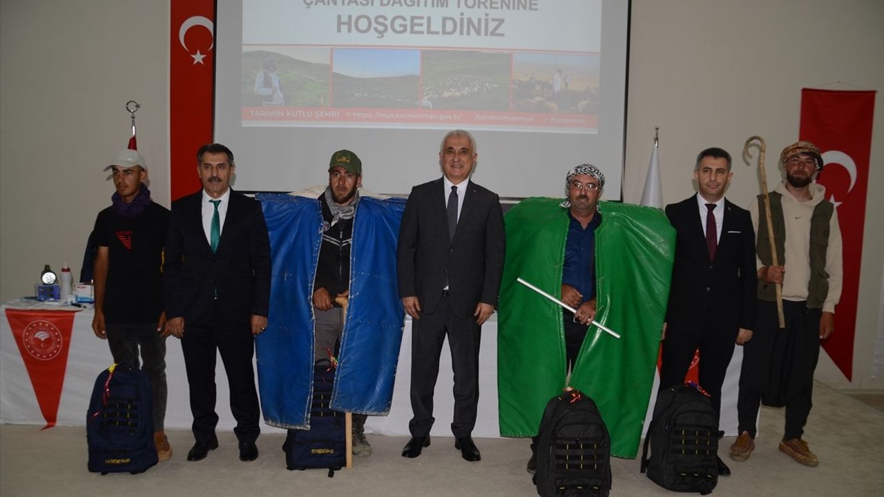 Muş’ta Çobana Ekipman Desteği