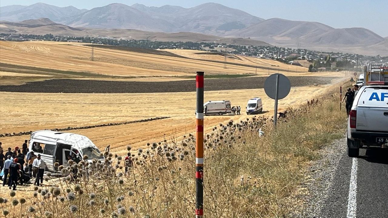 Muş'ta Minibüs Devrildi: 10 Yaralı
