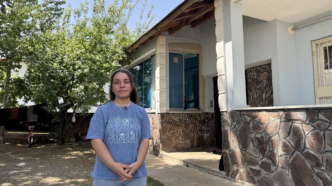 Muşlu Öğrenci Reyhan Özcan, Koç Üniversitesi'ne Yerleşti