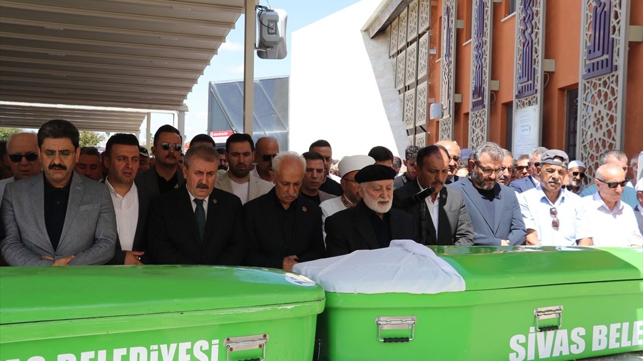 Mustafa Destici, Sivas'ta Cenaze Törenine Katıldı