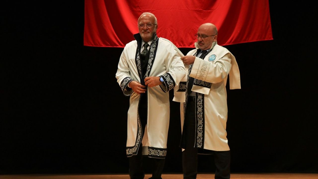 Mustafa Elitaş'a Fahri Doktora Ünvanı Verildi