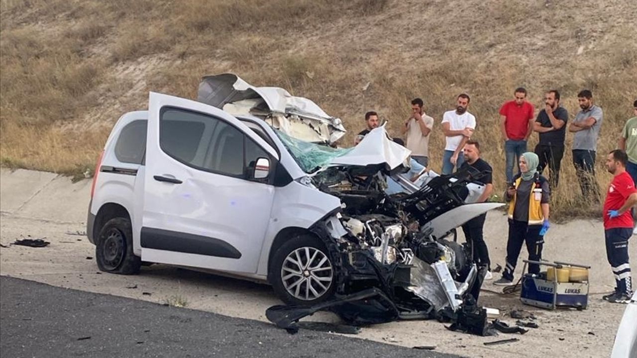Nevşehir'de Feci Kaza: Tıra Çarpan Sürücü Hayatını Kaybetti