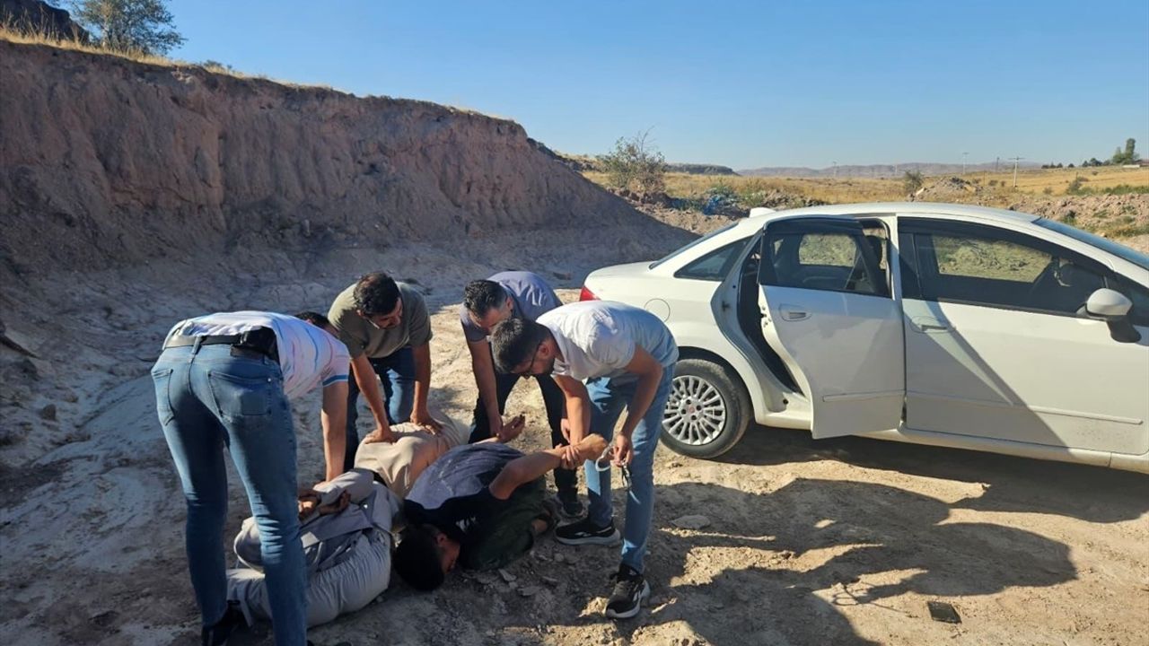 Nevşehir'de İki Şüpheli Göçmen Kaçakçılığı Suçlamasıyla Tutuklandı