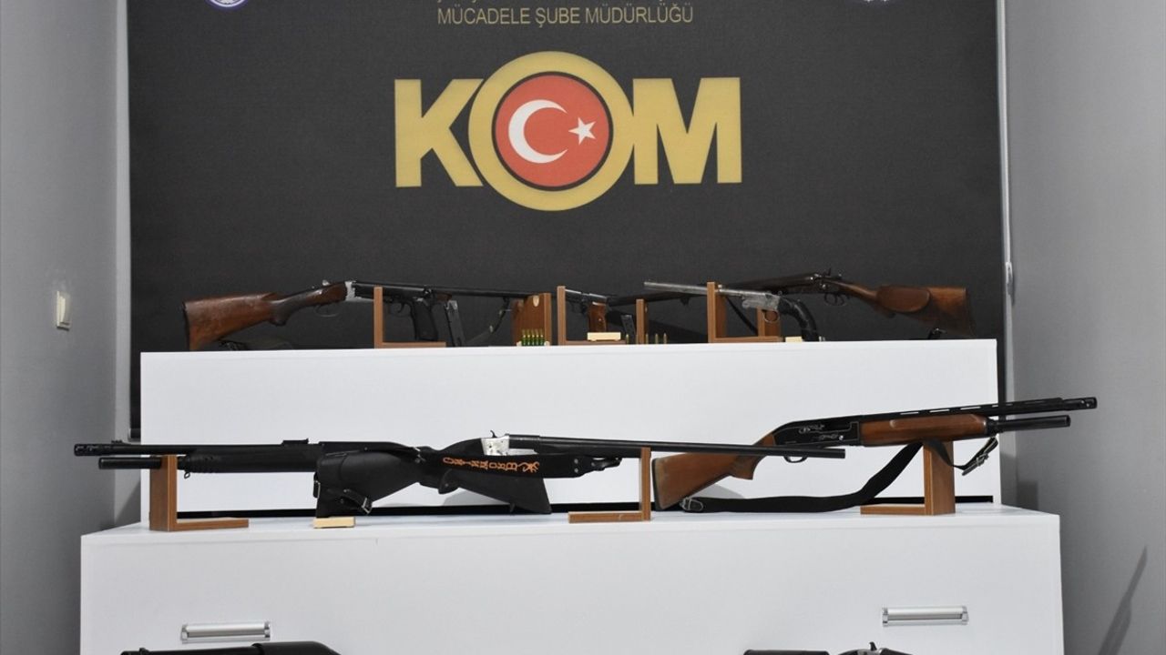 Niğde'de Kaçakçılık Operasyonu: 9 Zanlı Yakalandı